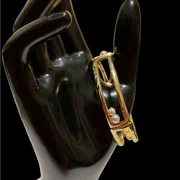 Gold Pearl Bracelet   - Picture 1 of 6